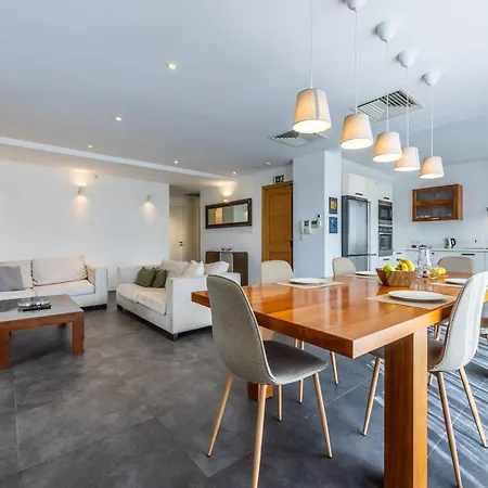 Central 3 Bedroom In Sliema, Onsite Parking *