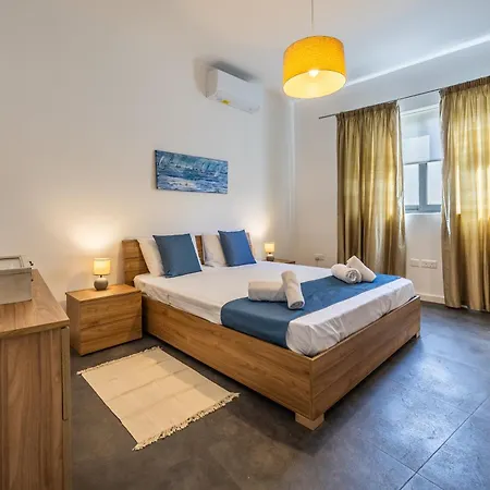 Central 3 Bedroom In Sliema, Onsite Parking