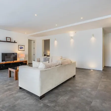 Central 3 Bedroom In Sliema, Onsite Parking 아파트