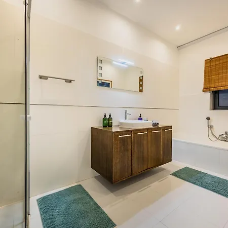 Central 3 Bedroom In Sliema, Onsite Parking Apartamento Sliema