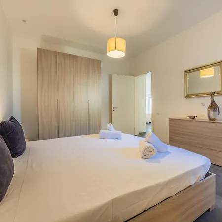 Central 3 Bedroom In Sliema, Onsite Parking *
