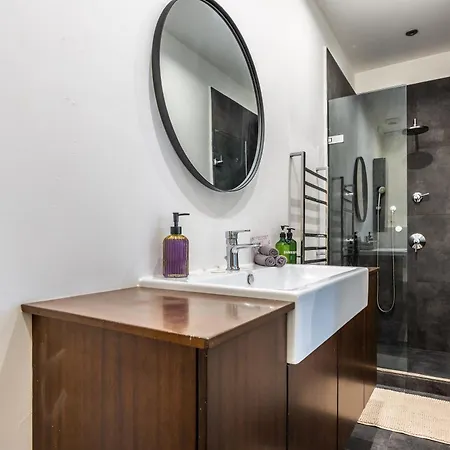 Central 3 Bedroom In Sliema, Onsite Parking 슬리에마