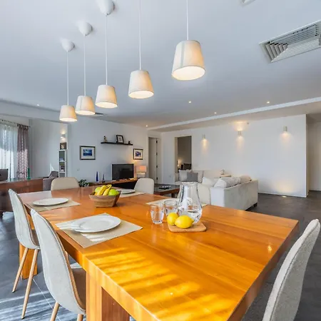 Central 3 Bedroom In Sliema, Onsite Parking * Sliema